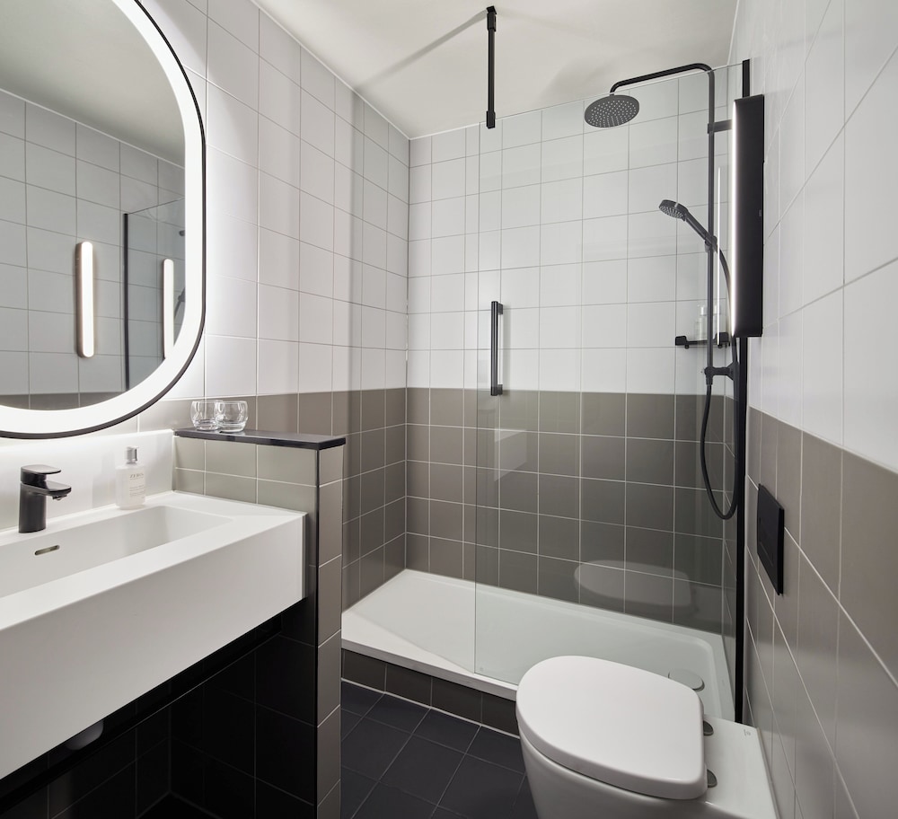 Leonardo Hotel Dublin Christchurch — Hotel rooms in Dublin, Dublin City