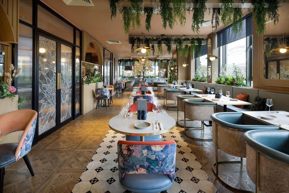 Hilton Garden Inn Dublin City Centre — Restaurant & bars in Dublin, Dublin City