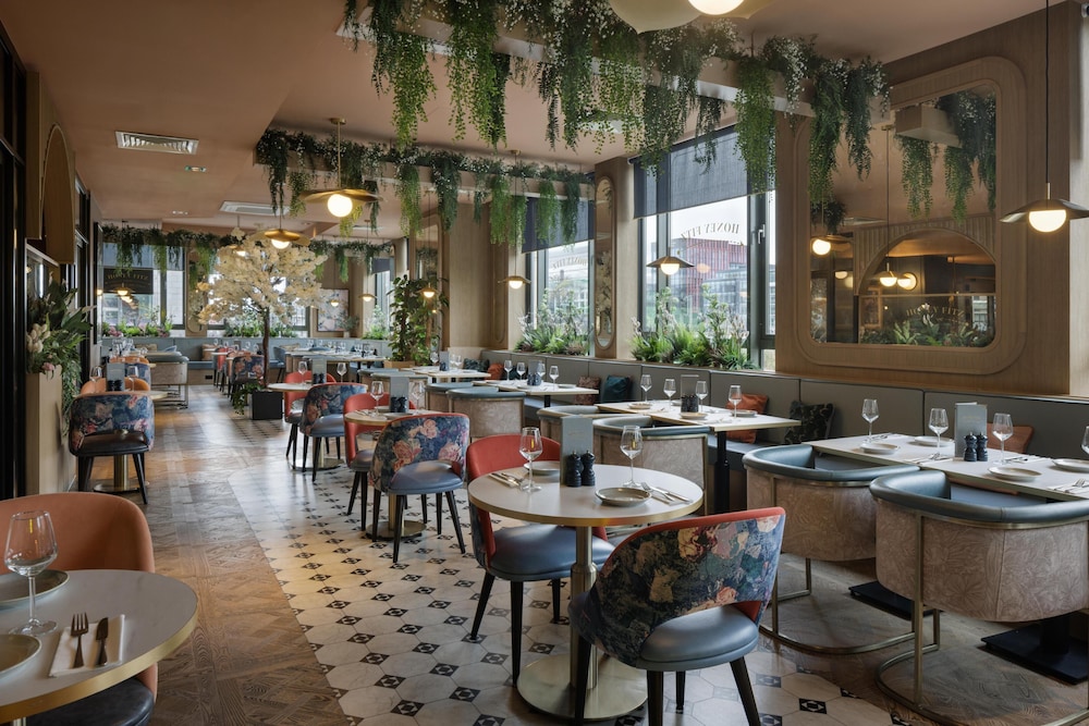 Hilton Garden Inn Dublin City Centre — Restaurant & bars in Dublin, Dublin City