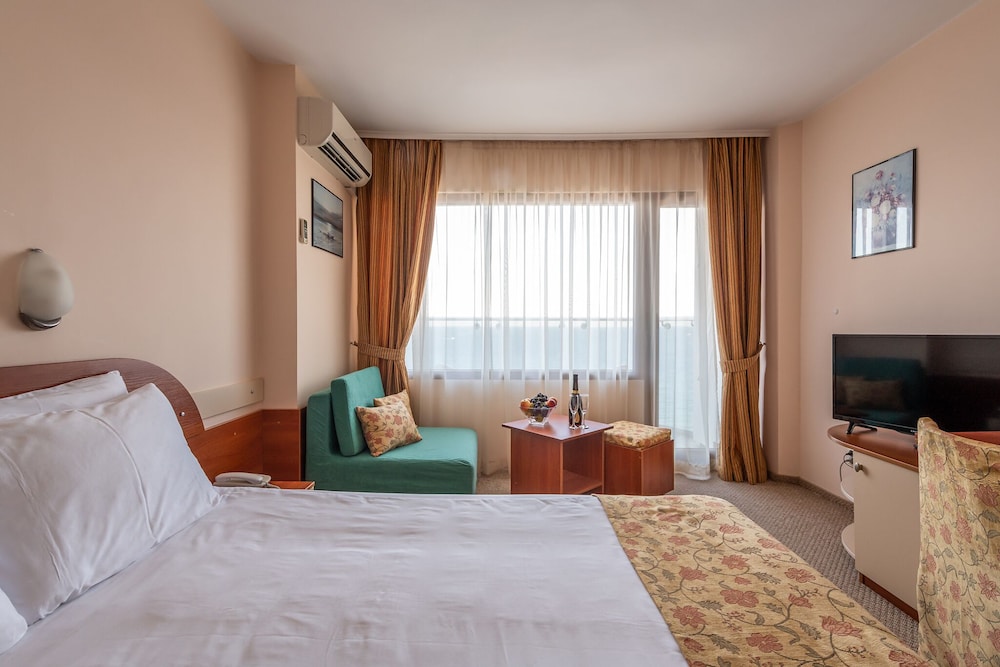 Burgas Beach — Hotel rooms in Sunny Beach, Burgas Region