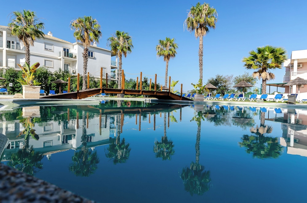 TURIM Estrela do Vau Hotel — Swimming pool in Portimão, Faro
