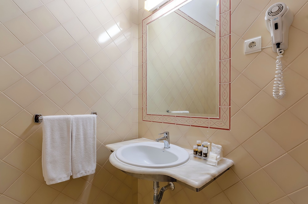 TURIM Estrela do Vau Hotel — Hotel rooms in Portimão, Faro