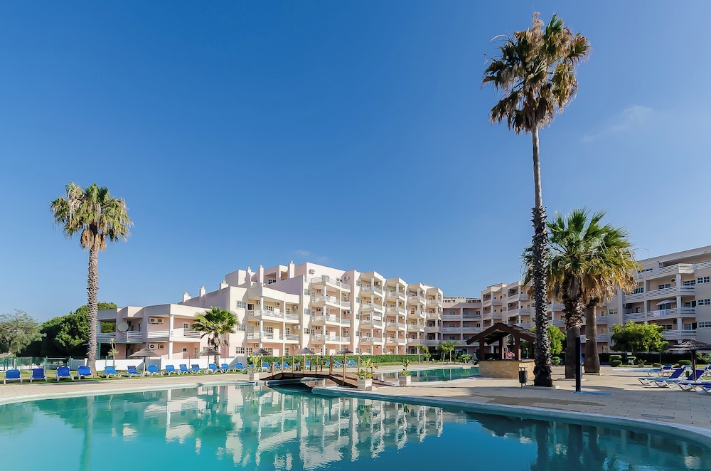 TURIM Estrela do Vau Hotel — Swimming pool in Portimão, Faro