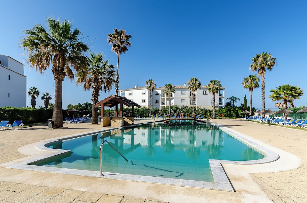 TURIM Estrela do Vau Hotel — Swimming pool in Portimão, Faro