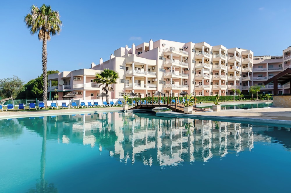 TURIM Estrela do Vau Hotel — Swimming pool in Portimão, Faro