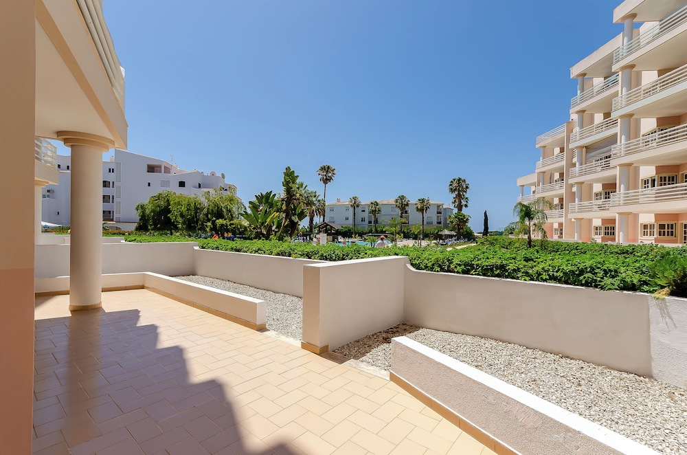 TURIM Estrela do Vau Hotel — Hotel building in Portimão, Faro