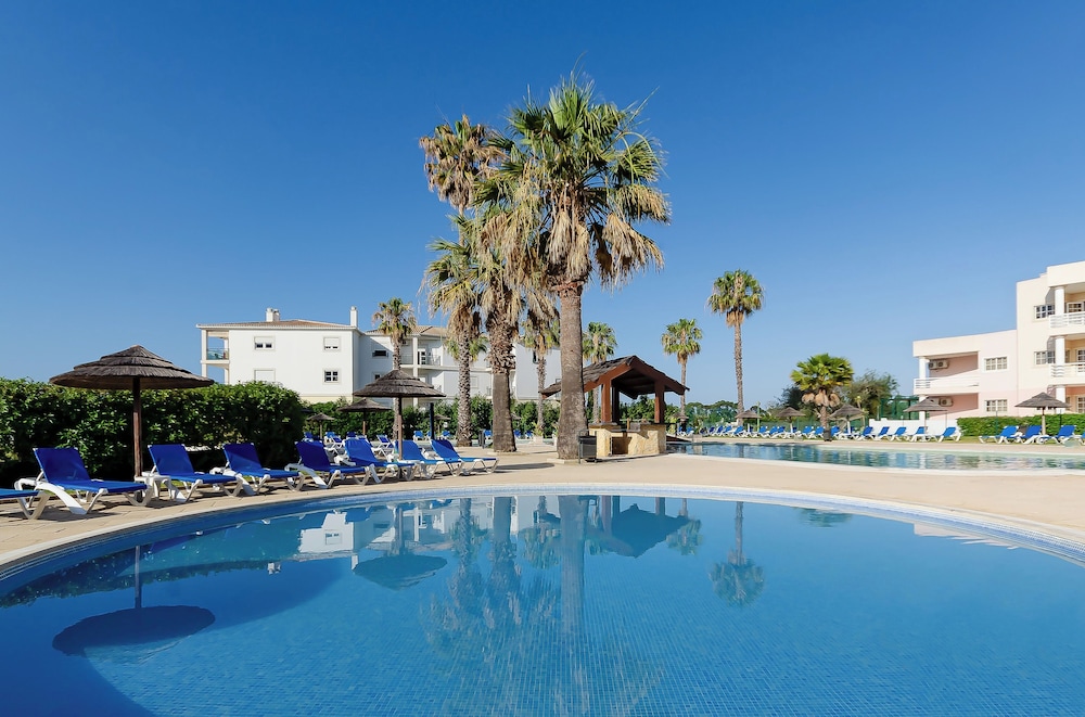 TURIM Estrela do Vau Hotel — Swimming pool in Portimão, Faro