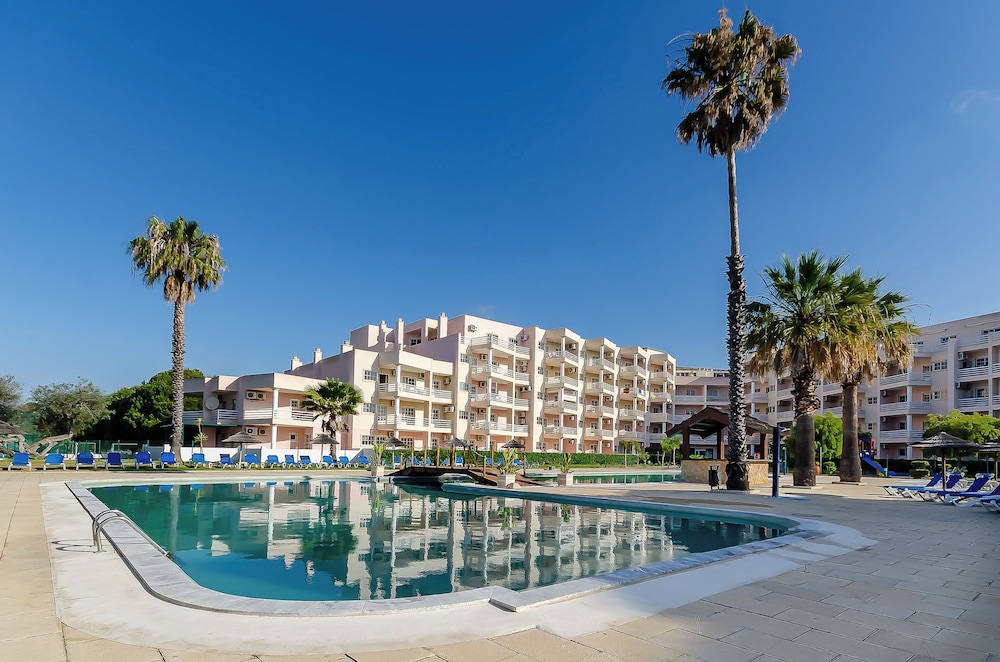 TURIM Estrela do Vau Hotel — Swimming pool in Portimão, Faro