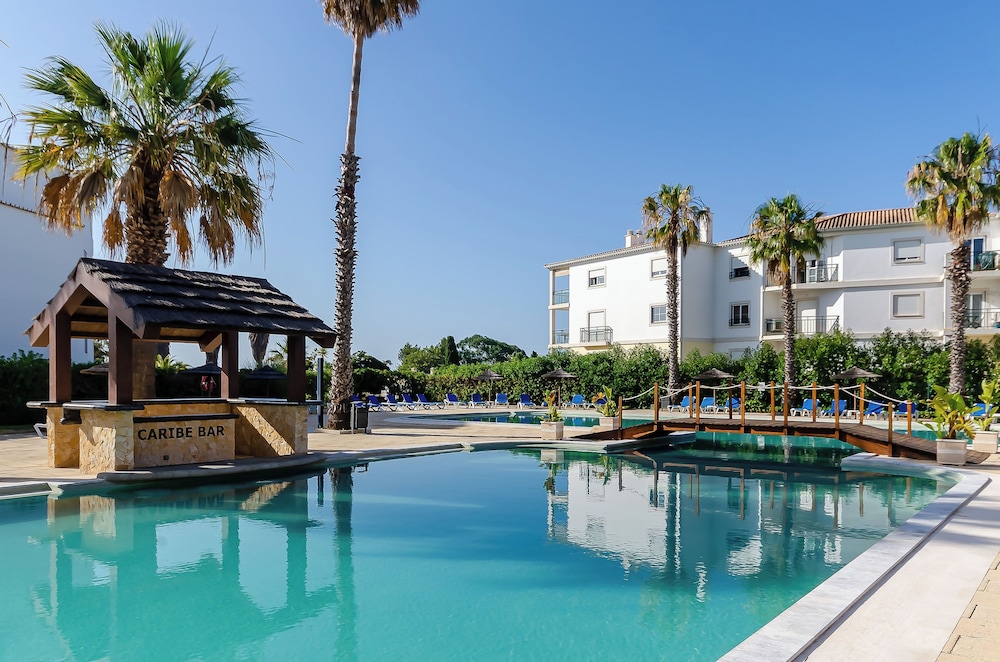 TURIM Estrela do Vau Hotel — Swimming pool in Portimão, Faro