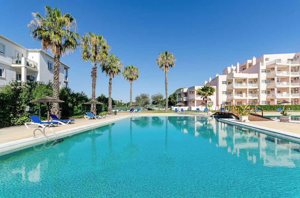 TURIM Estrela do Vau Hotel — Swimming pool in Portimão, Faro