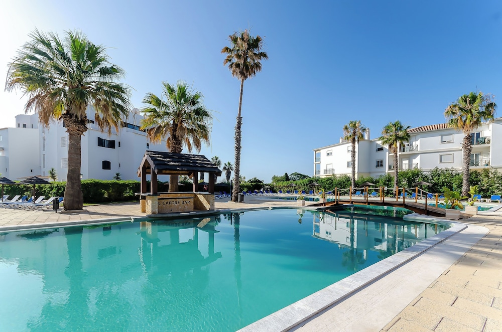 TURIM Estrela do Vau Hotel — Swimming pool in Portimão, Faro