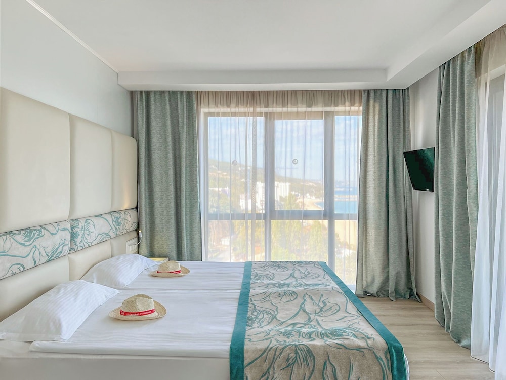 Grifid Hotel Metropol - Premium All Inclusive — Hotel rooms in Golden Sands, Varna Region