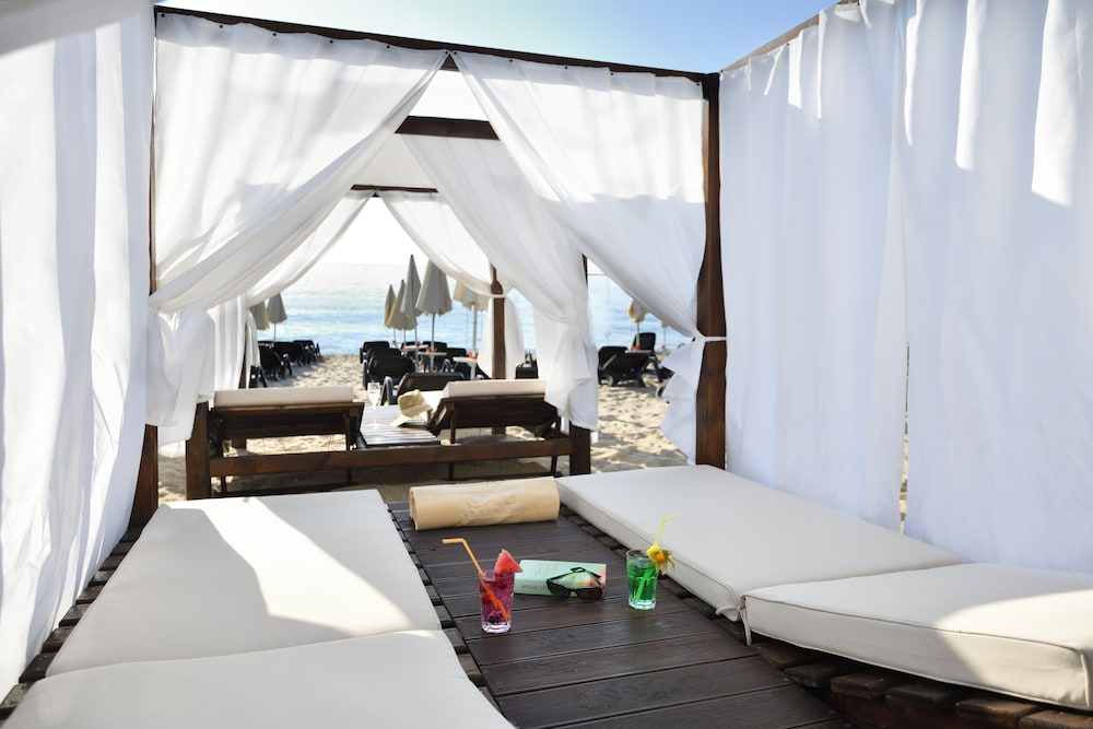 Grifid Hotel Metropol - Premium All Inclusive — Beach in Golden Sands, Varna Region