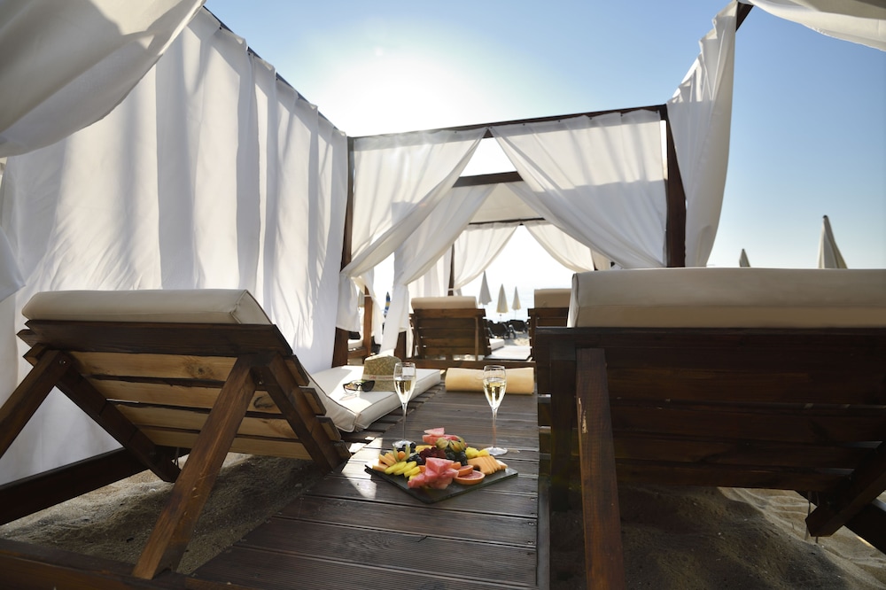 Grifid Hotel Metropol - Premium All Inclusive — Beach in Golden Sands, Varna Region