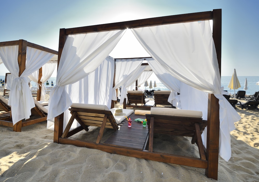Grifid Hotel Metropol - Premium All Inclusive — Beach in Golden Sands, Varna Region