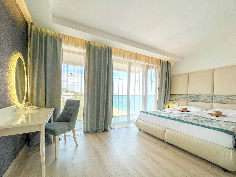 Grifid Hotel Metropol - Premium All Inclusive — Hotel rooms in Golden Sands, Varna Region
