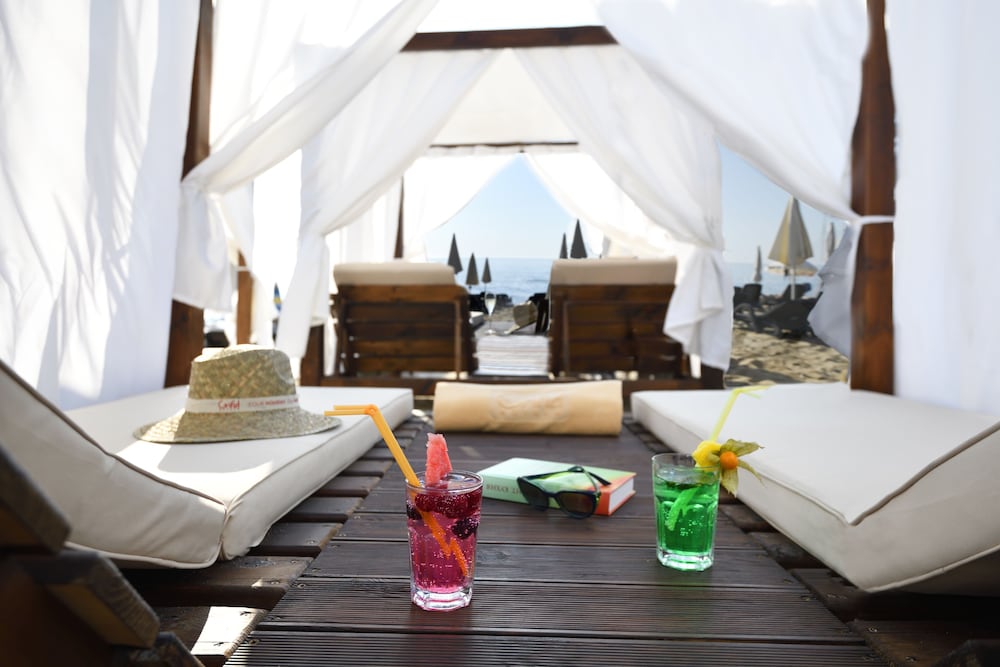 Grifid Hotel Metropol - Premium All Inclusive — Beach in Golden Sands, Varna Region