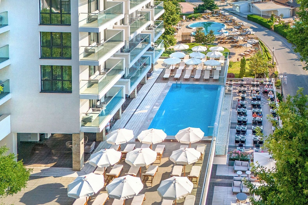 Grifid Hotel Metropol - Premium All Inclusive — Swimming pool in Golden Sands, Varna Region