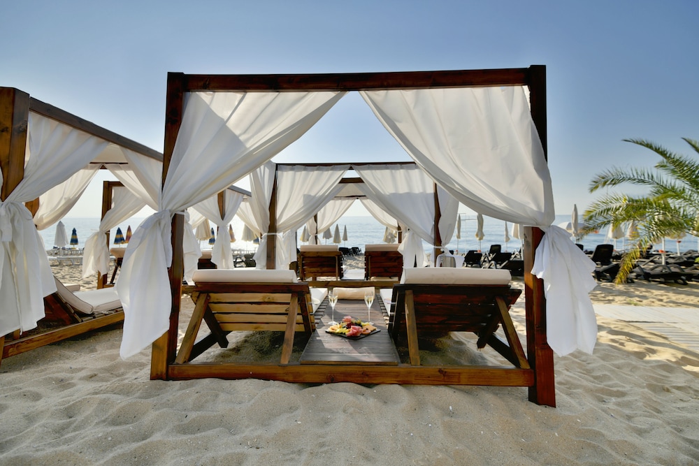 Grifid Hotel Metropol - Premium All Inclusive — Beach in Golden Sands, Varna Region