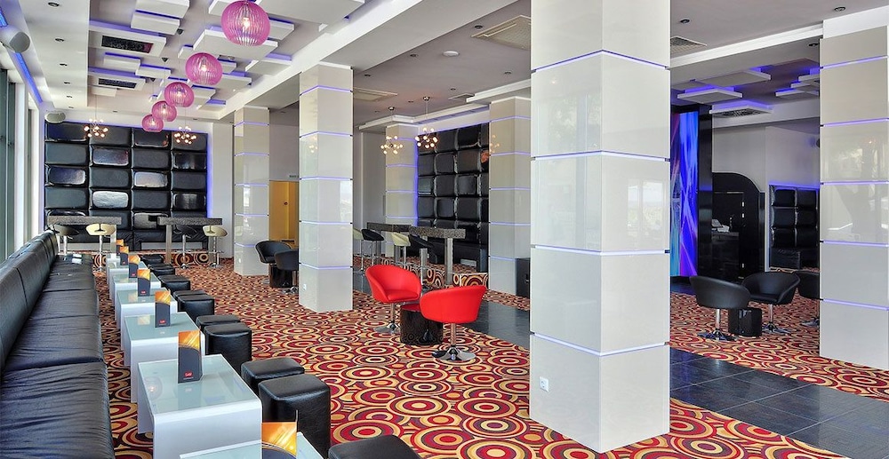 Grifid Hotel Metropol - Premium All Inclusive — Hotel building in Golden Sands, Varna Region