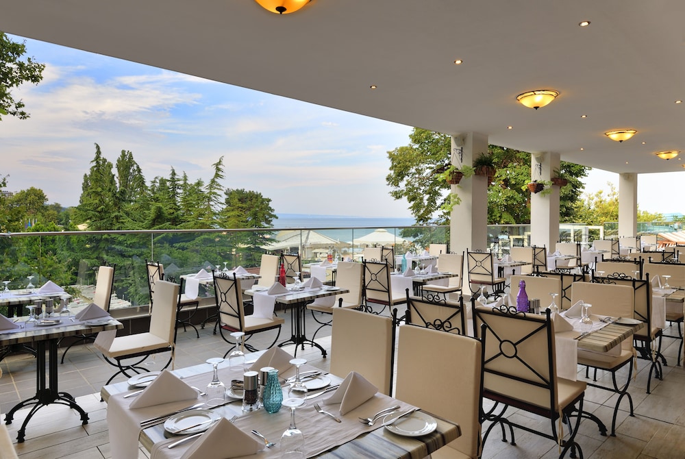 Grifid Hotel Metropol - Premium All Inclusive — Restaurant & bars in Golden Sands, Varna Region