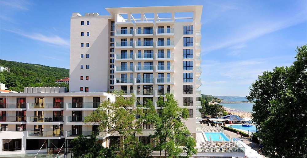 Grifid Hotel Metropol - Premium All Inclusive — Hotel building in Golden Sands, Varna Region
