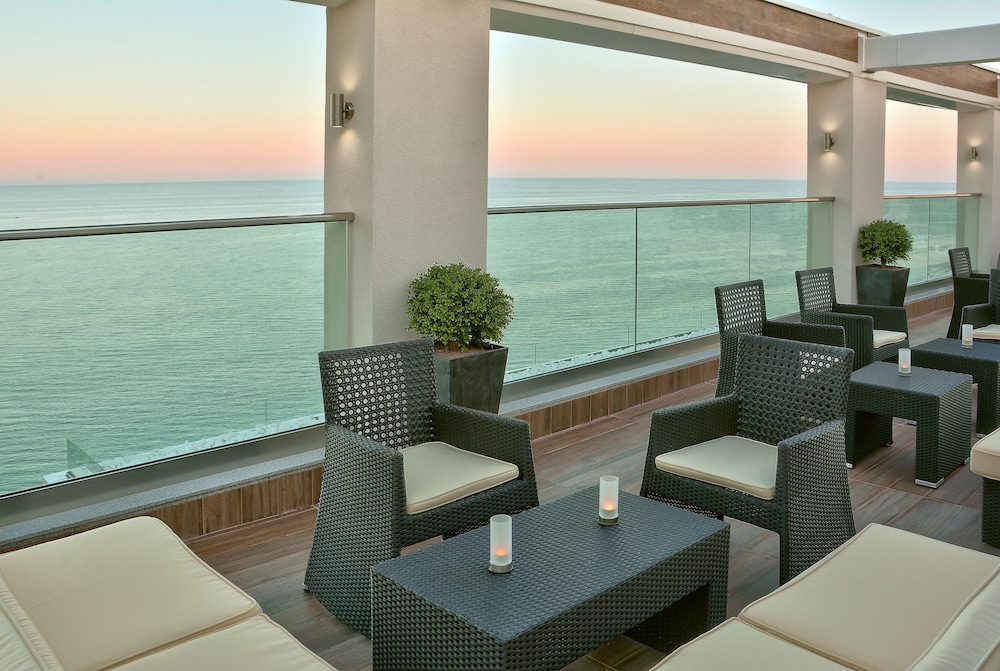 Grifid Hotel Metropol - Premium All Inclusive — Hotel rooms in Golden Sands, Varna Region
