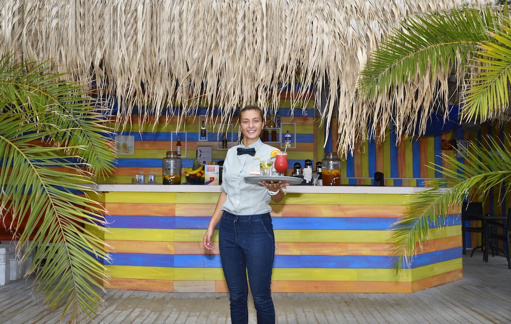 Grifid Hotel Metropol - Premium All Inclusive — Beach in Golden Sands, Varna Region