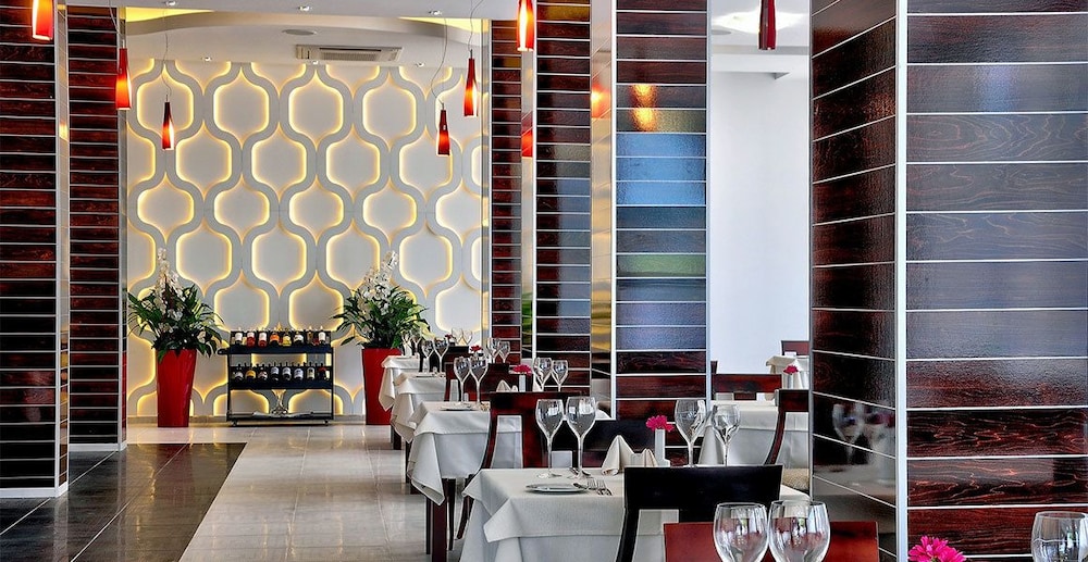 Grifid Hotel Metropol - Premium All Inclusive — Restaurant & bars in Golden Sands, Varna Region