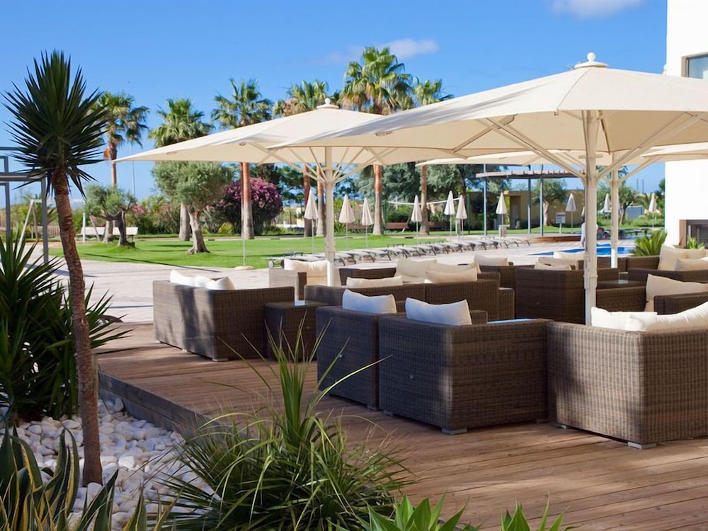 Ozadi Altura Beach Resort — Restaurant & bars in Altura, Faro