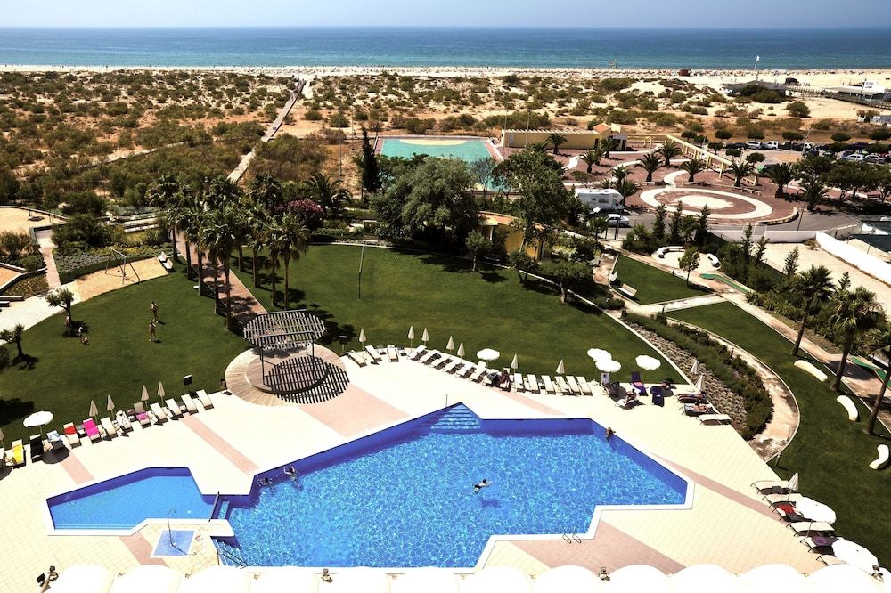 Ozadi Altura Beach Resort