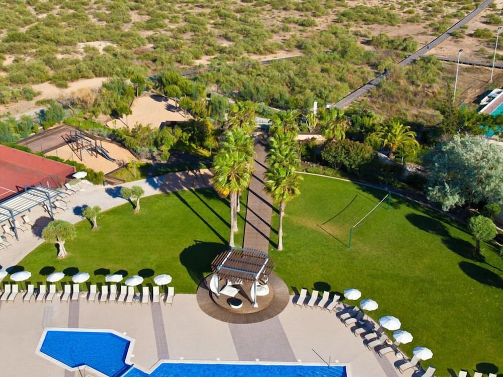 Ozadi Altura Beach Resort — Sports & recreation in Altura, Faro