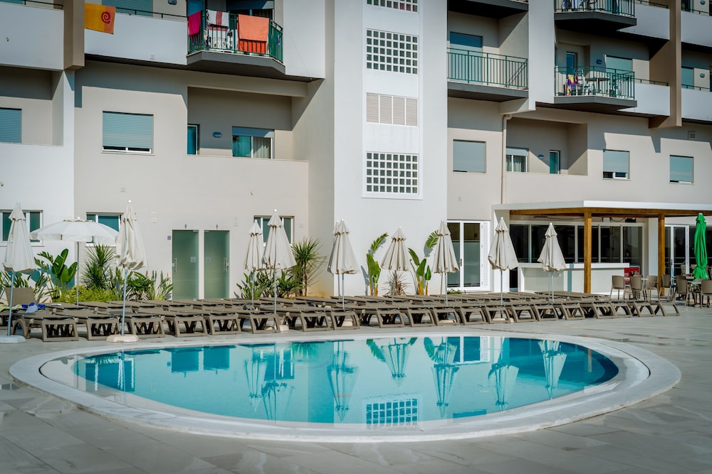 Flor da Rocha — Swimming pool in Portimão, Faro