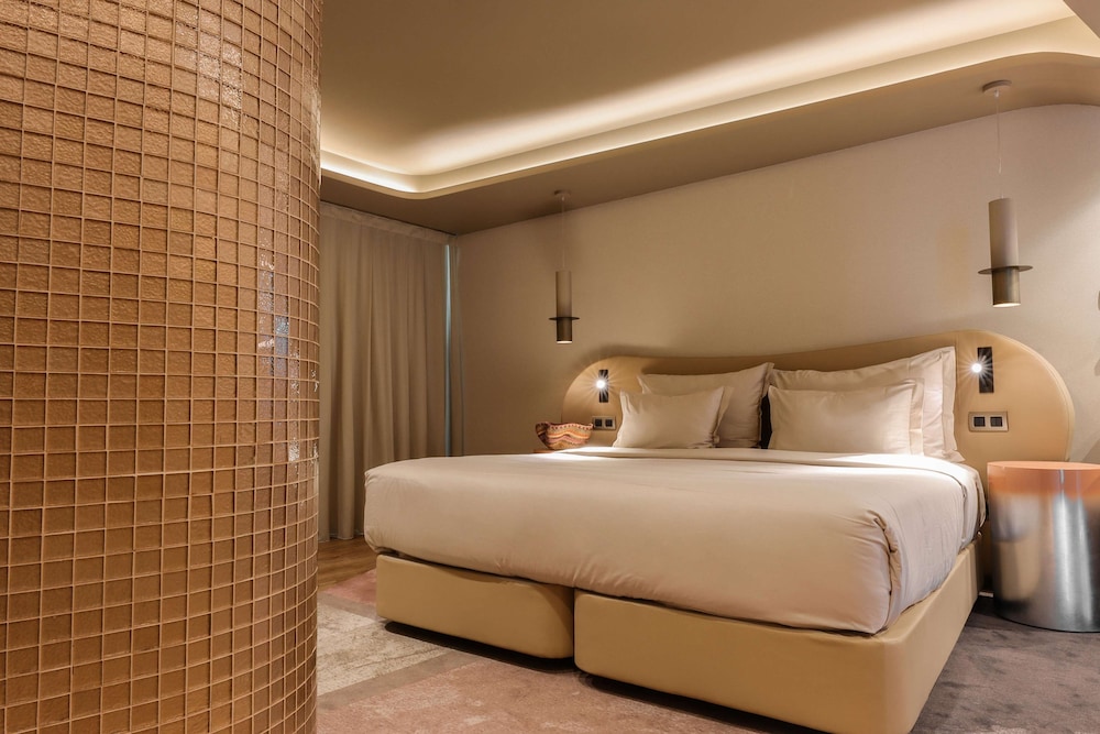 The Views Baia - Adults Only — Hotel rooms in Funchal, Madeira