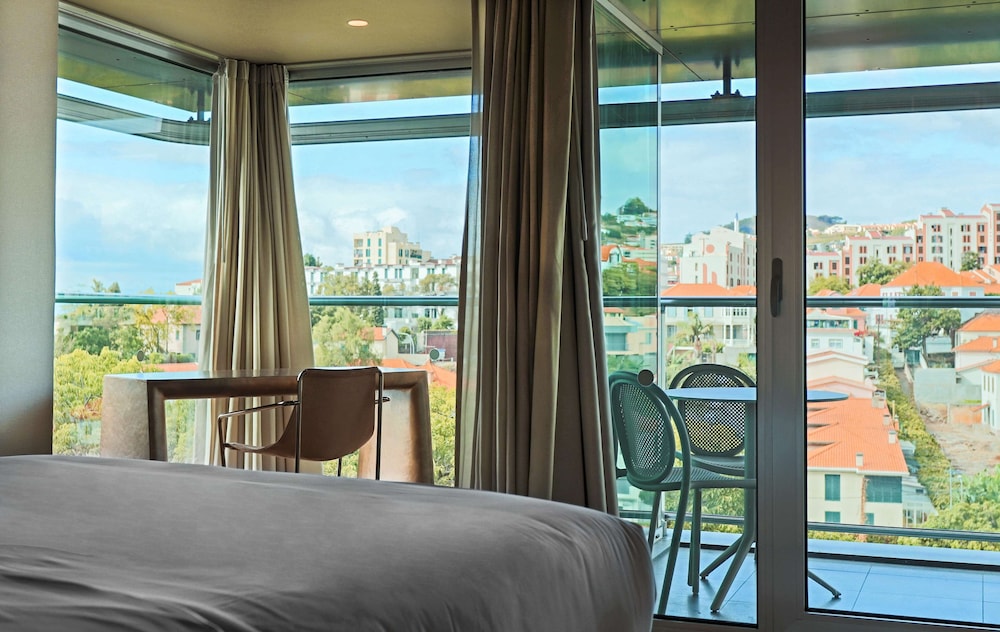 The Views Baia - Adults Only — Hotel rooms in Funchal, Madeira