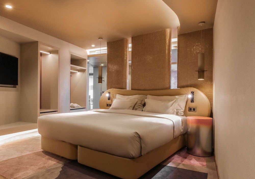 The Views Baia - Adults Only — Hotel rooms in Funchal, Madeira