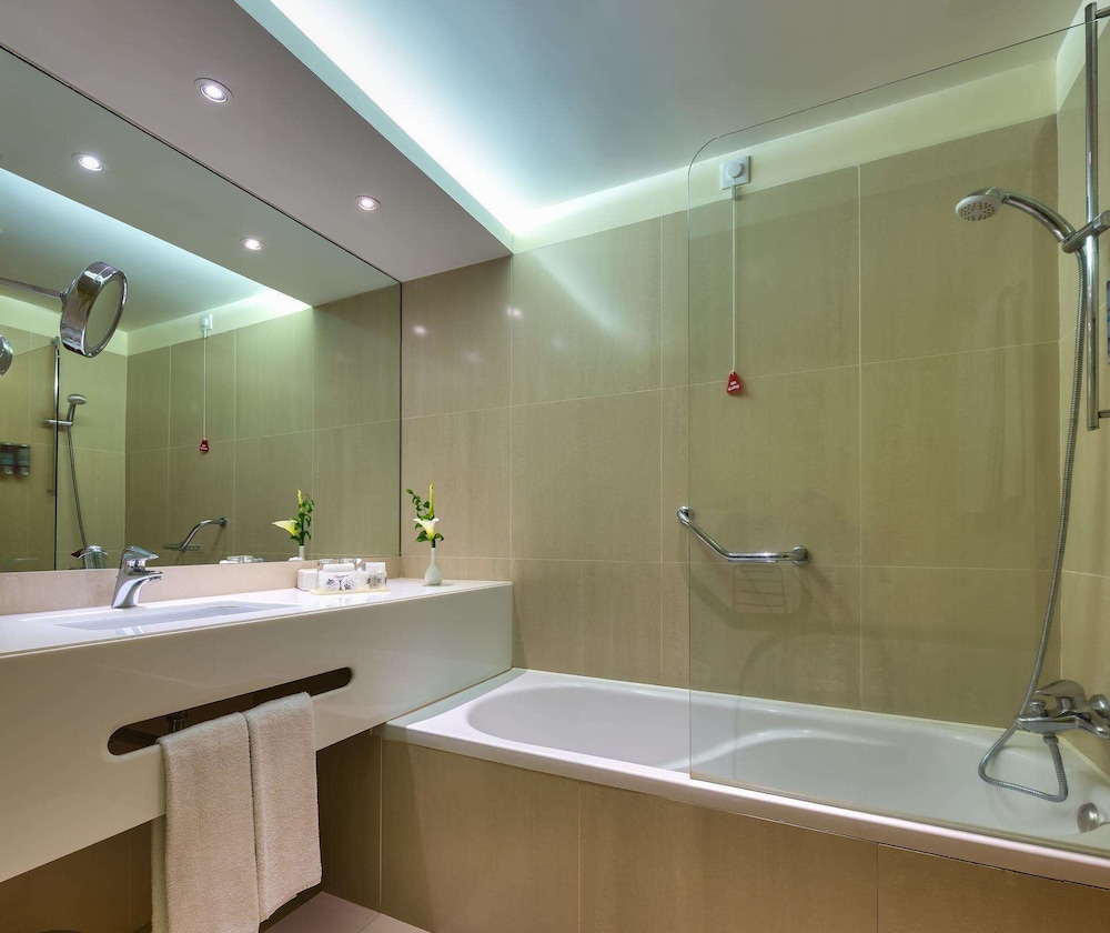 The Views Baia - Adults Only — Hotel rooms in Funchal, Madeira