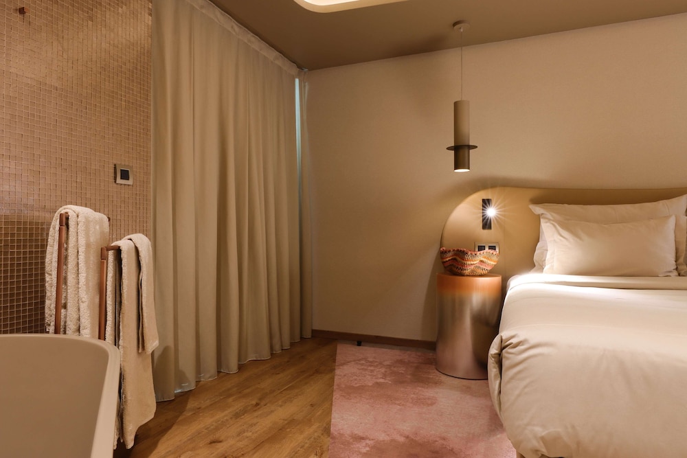 The Views Baia - Adults Only — Hotel rooms in Funchal, Madeira