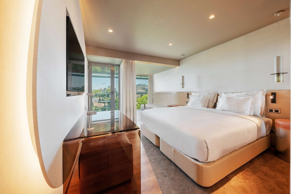 The Views Baia - Adults Only — Hotel rooms in Funchal, Madeira