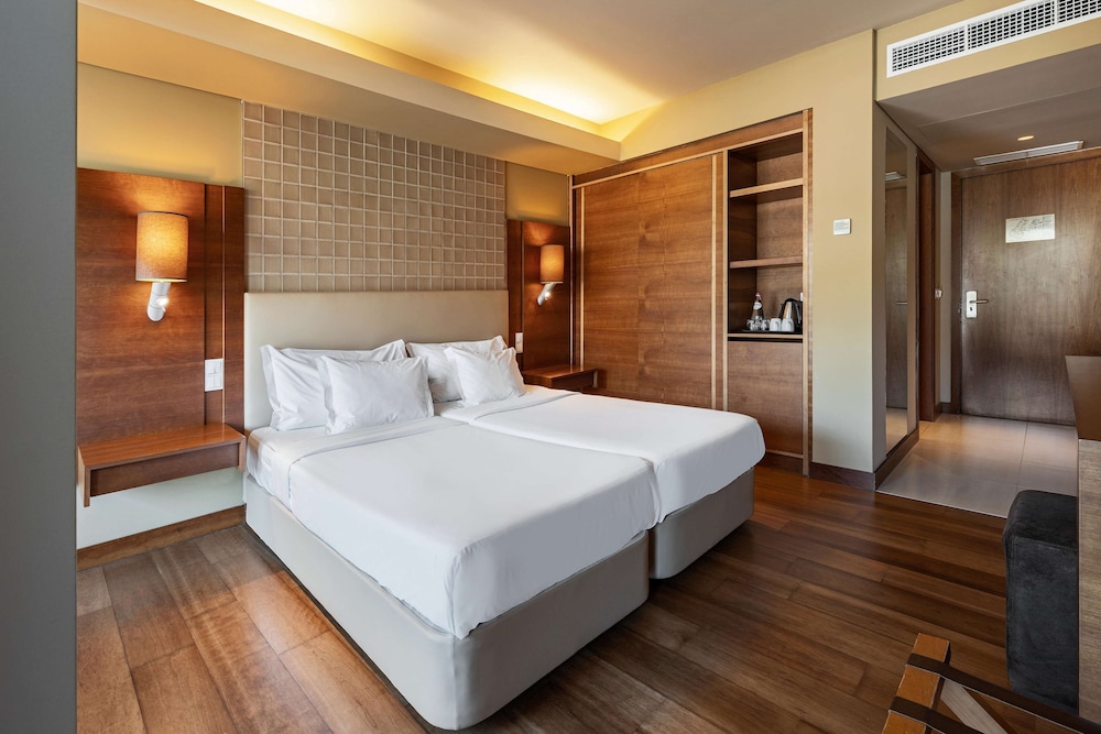The Views Baia - Adults Only — Hotel rooms in Funchal, Madeira