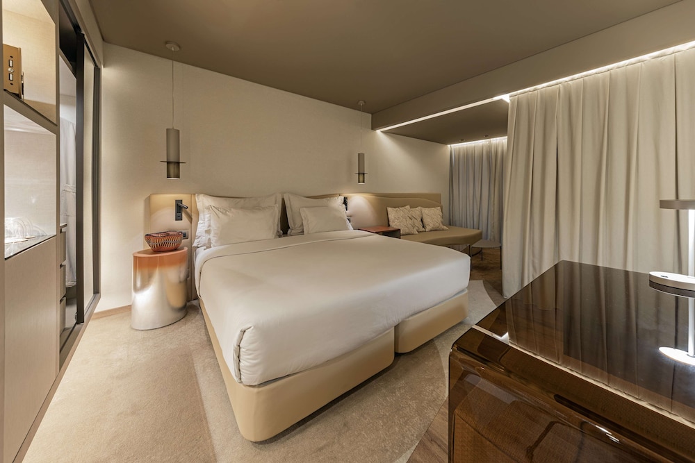The Views Baia - Adults Only — Hotel rooms in Funchal, Madeira