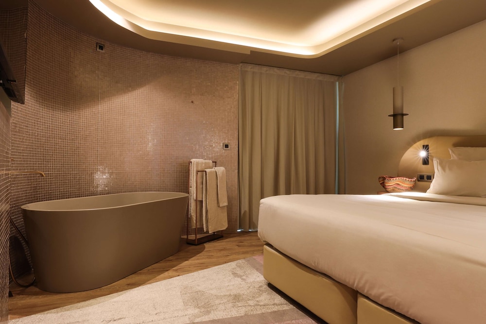 The Views Baia - Adults Only — Hotel rooms in Funchal, Madeira