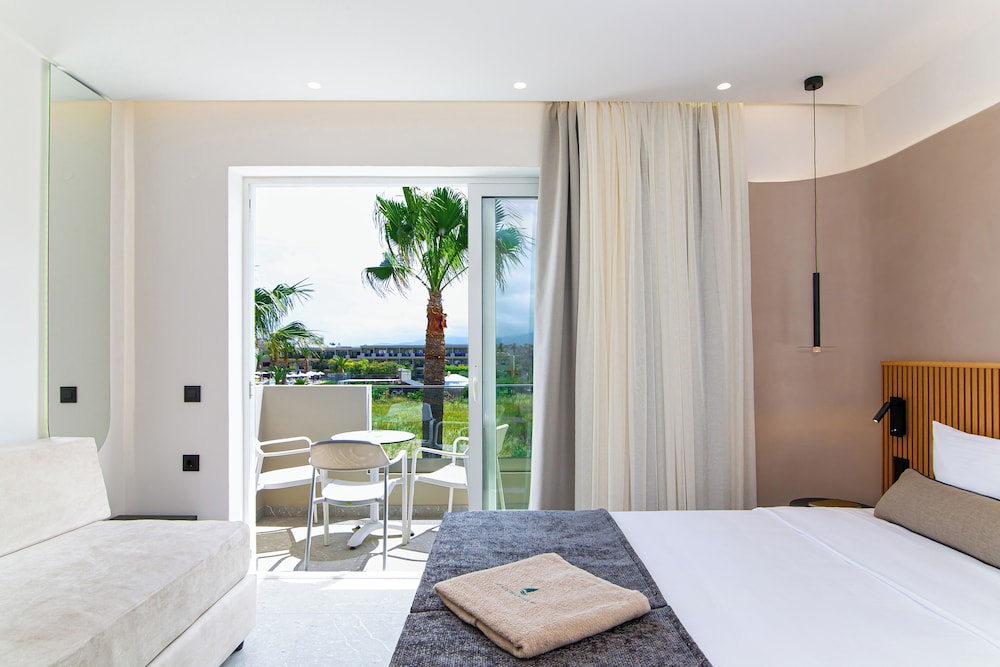 Aeolos Beach Resort — Hotel rooms in Malia
