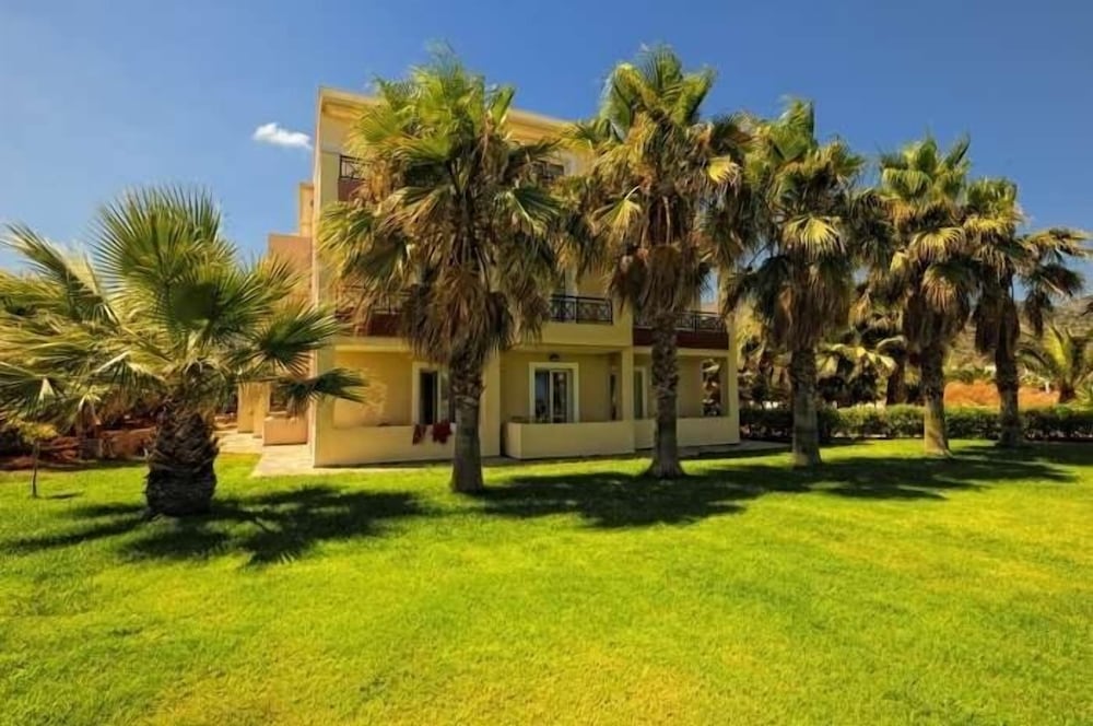 Aeolos Beach Resort — Hotel building in Malia