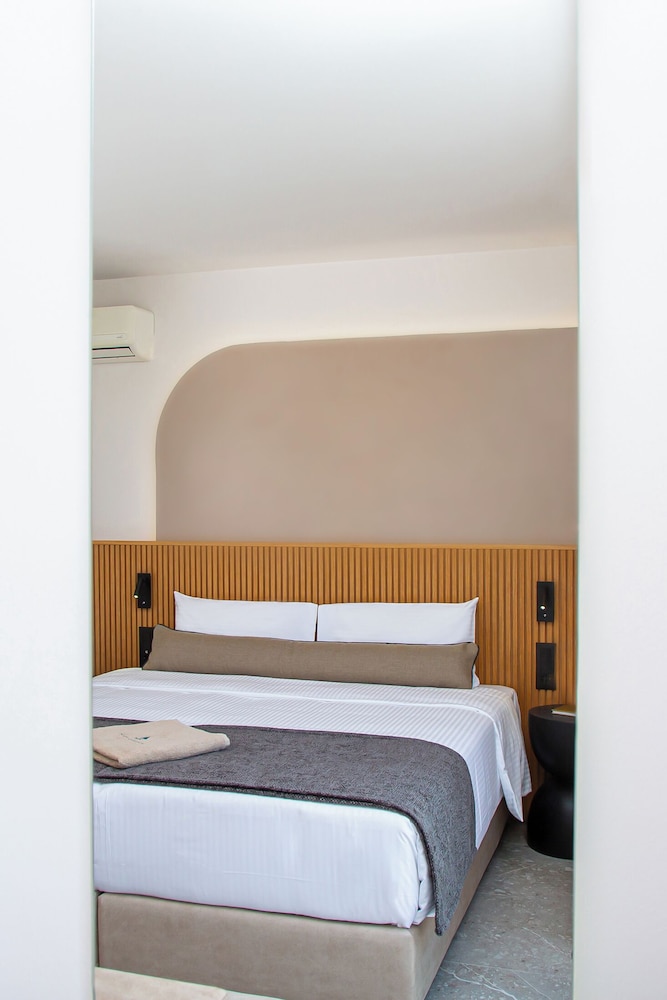 Aeolos Beach Resort — Hotel rooms in Malia