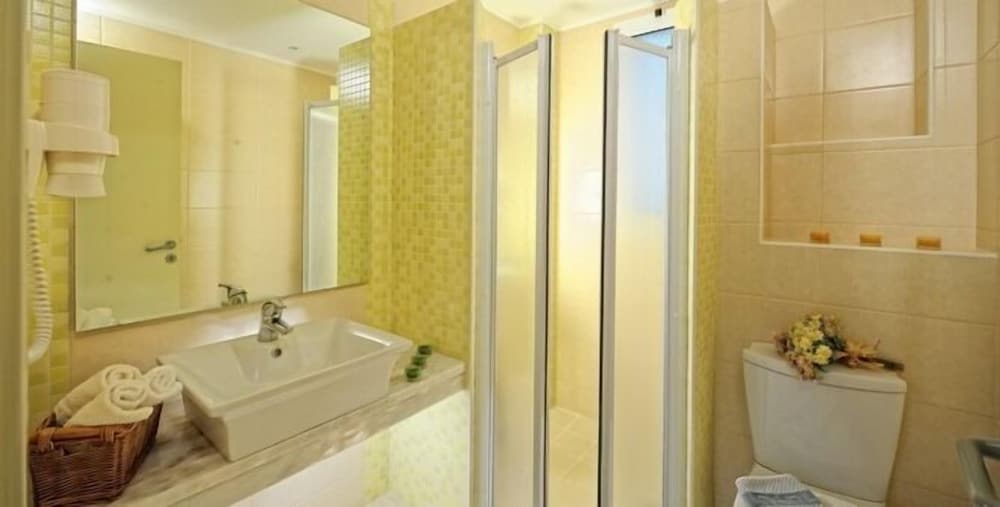 Aeolos Beach Resort — Hotel rooms in Malia