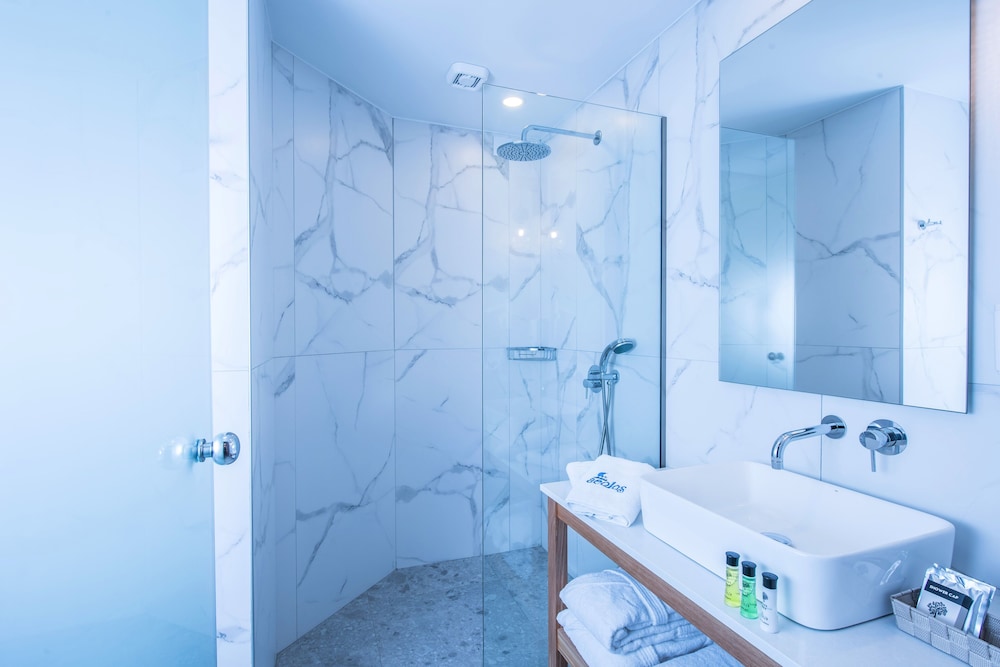 Aeolos Beach Resort — Hotel rooms in Malia
