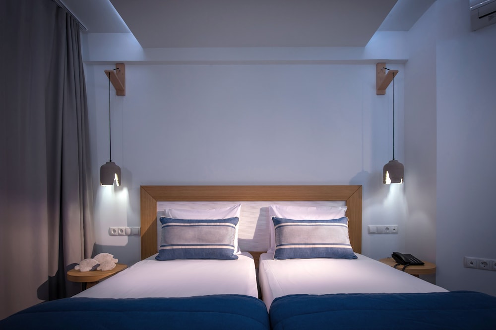 Aeolos Beach Resort — Hotel rooms in Malia