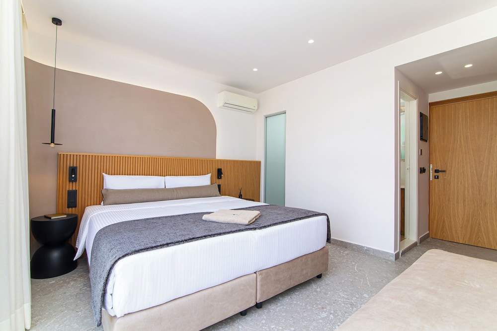 Aeolos Beach Resort — Hotel rooms in Malia