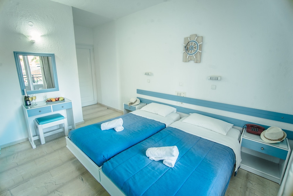 Aeolos Beach Resort — Hotel rooms in Malia